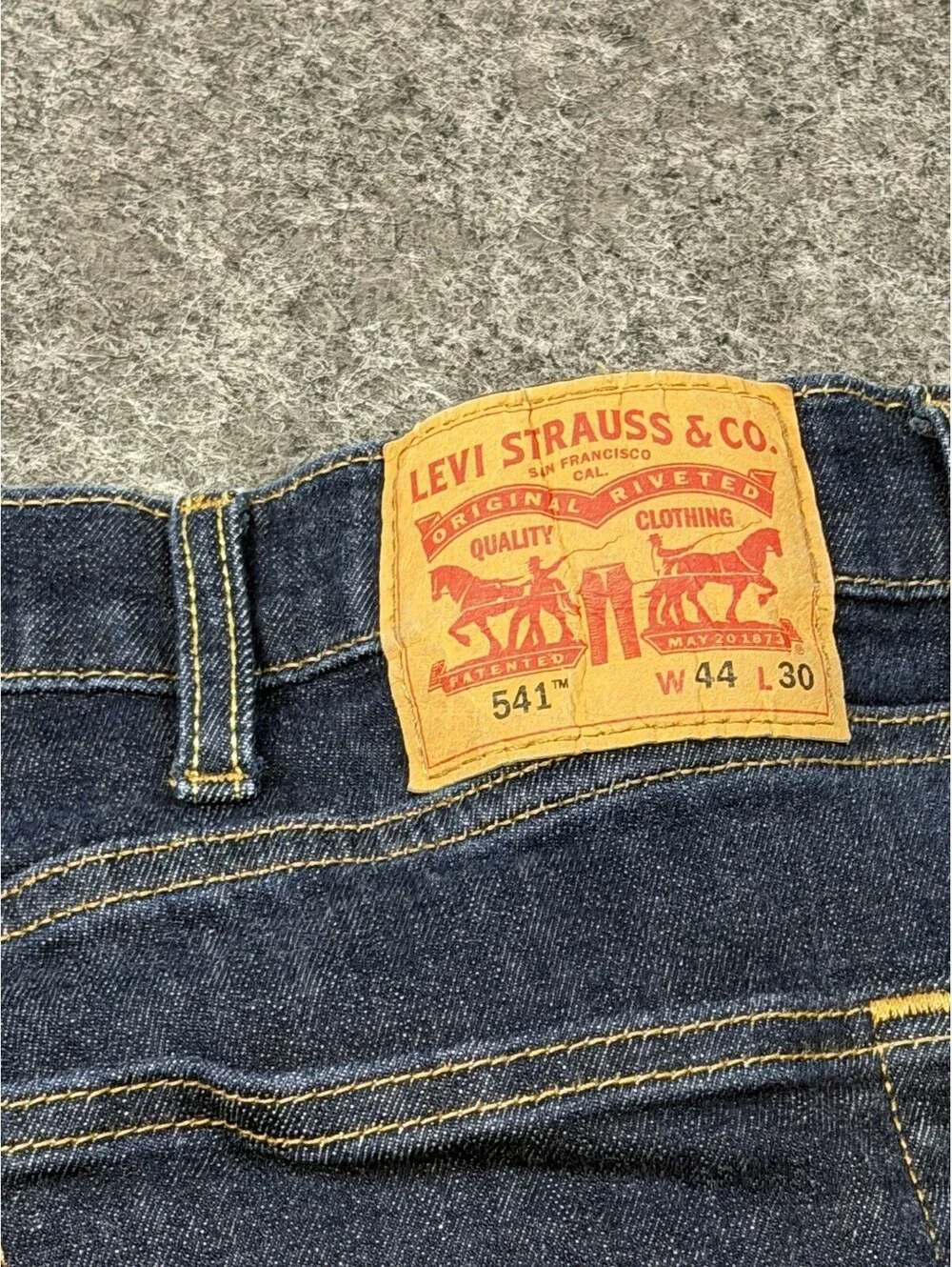 Levis 541 Athletic Taper Jeans Mens 44x30 Dark Wash Blue Denim Stretch